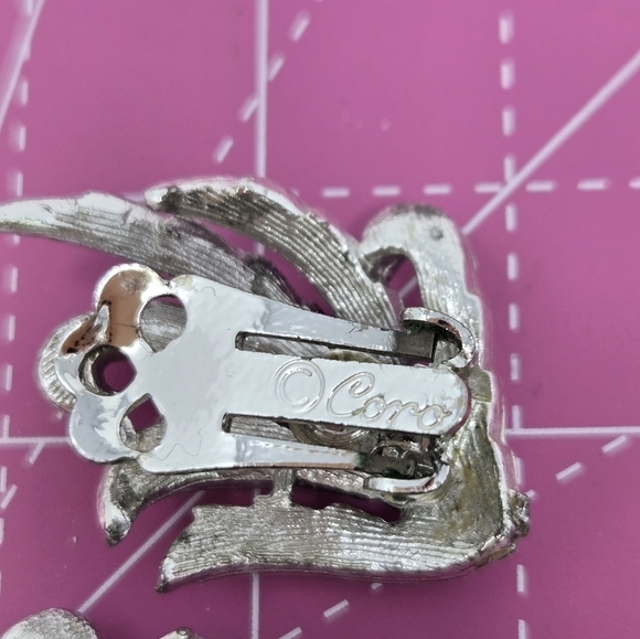 VINTAGE CORO SET OF 4 CLIP ON SCREW BACK EARRINGS PURPLE SILVER WOMEN JEWELRY - Picture 6 of 14